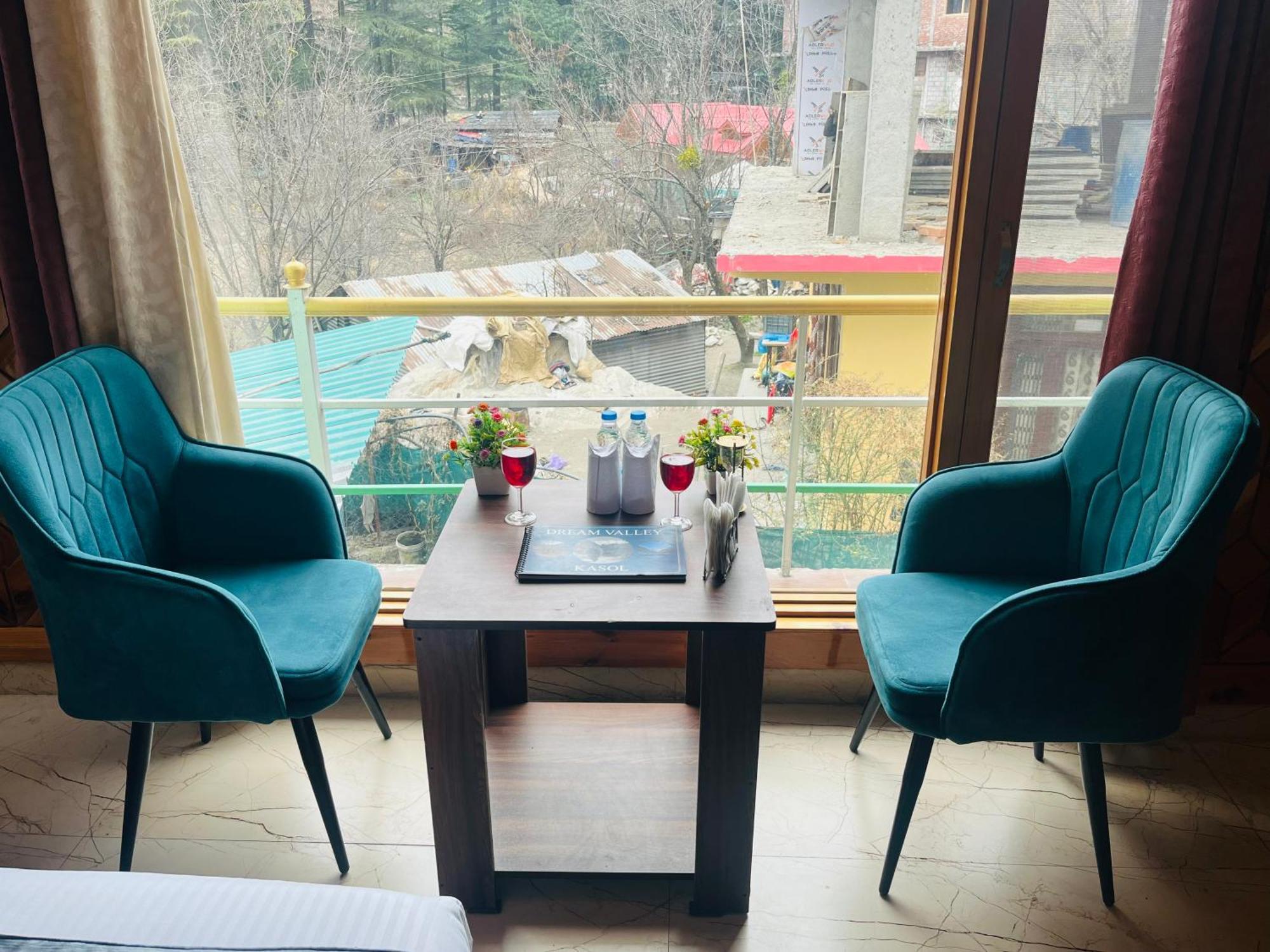 Russian Unit Kasol By Valley 외부 사진